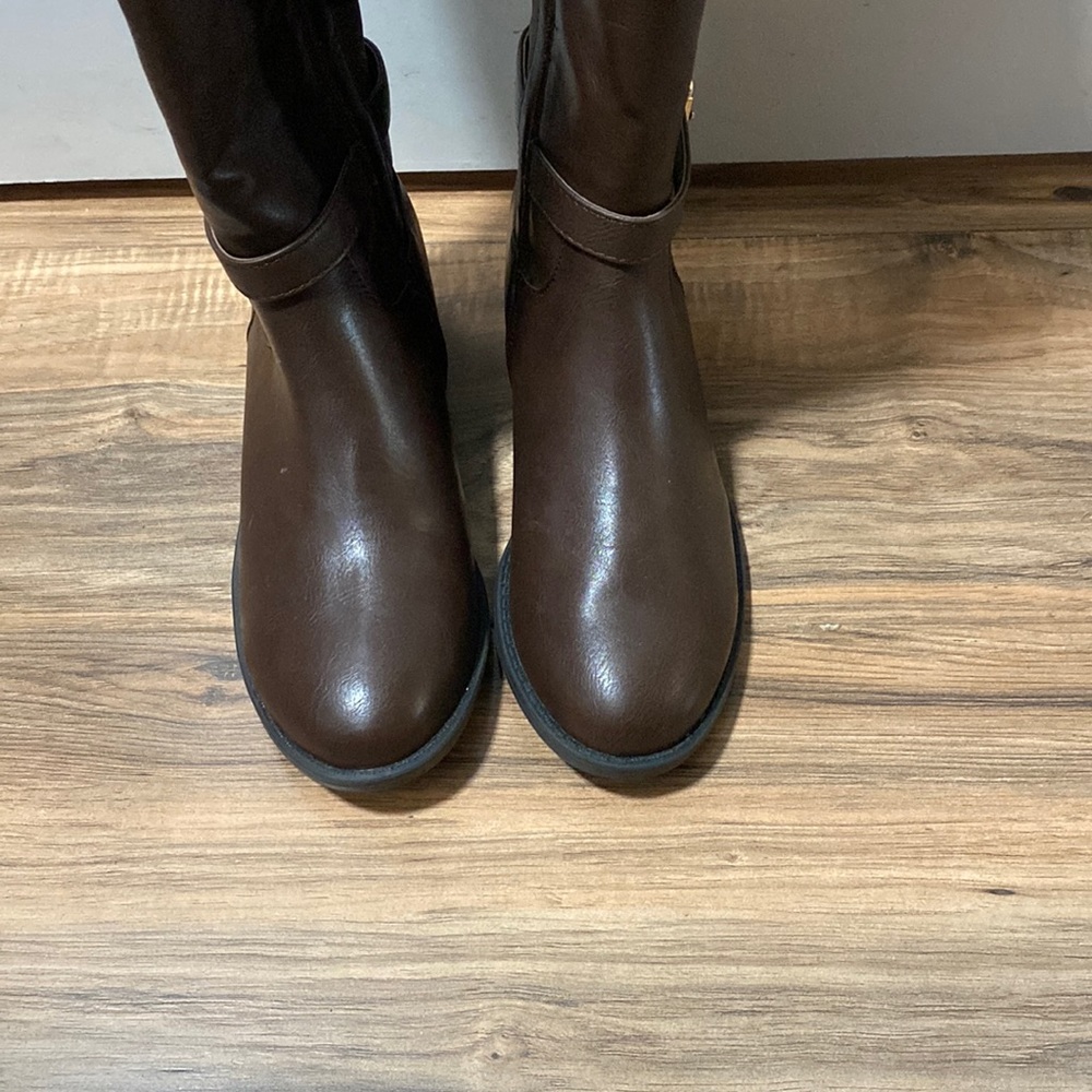 Girls boots